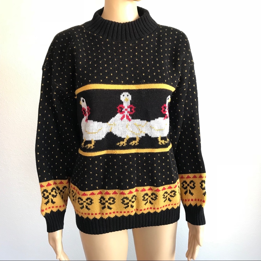 VINTAGE Crew Neck White Ducks Sweater size Medium